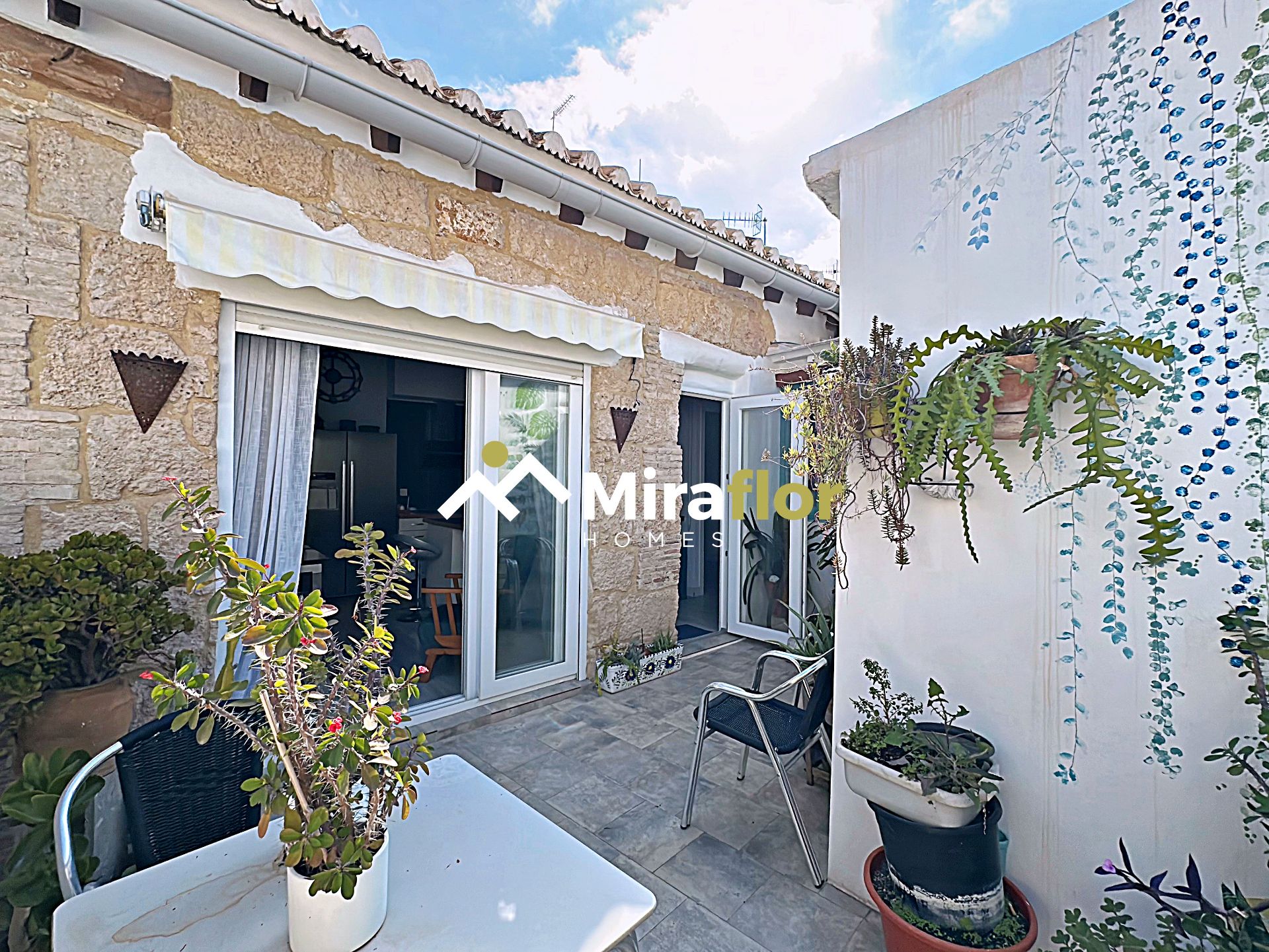 Exterior view of Single-family semi-detached for sale in Dénia  with Air Conditioner, Heating and Terrace