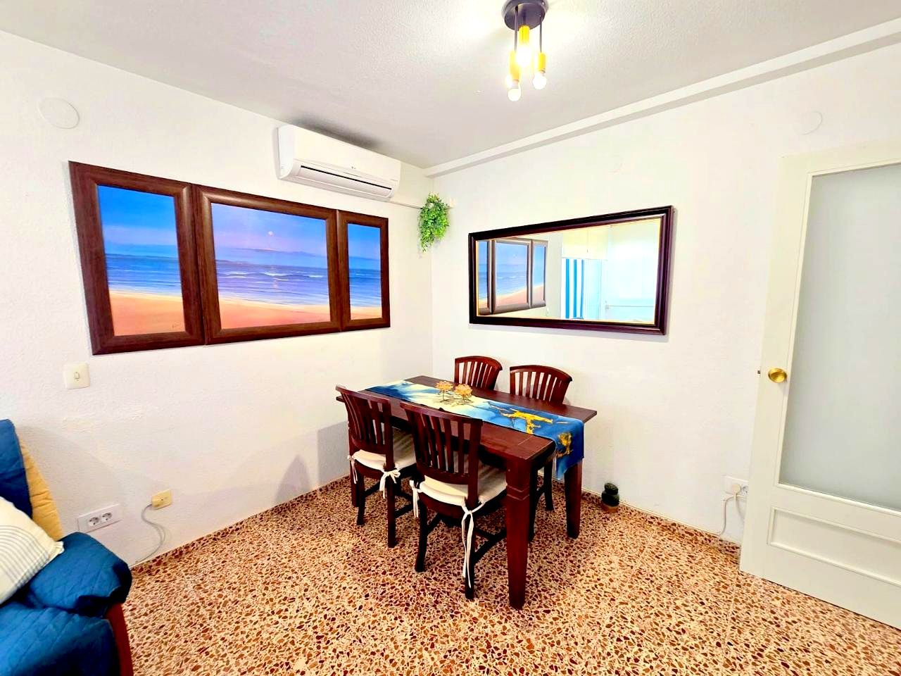 Menjador de Apartament de lloguer en Gandia amb Aire condicionat, Terrassa i Moblat