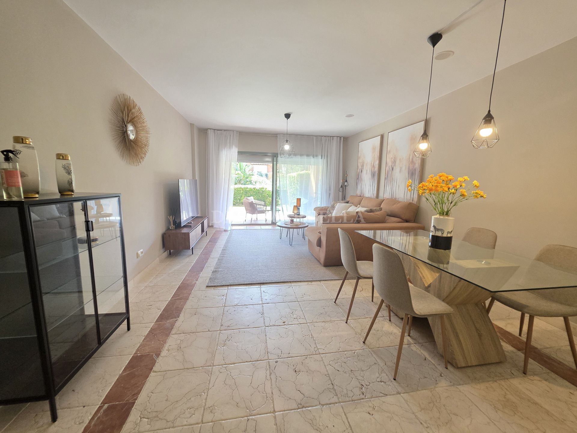 Living room of Planta baja for sale in Estepona  with Air Conditioner, Heating and Private garden