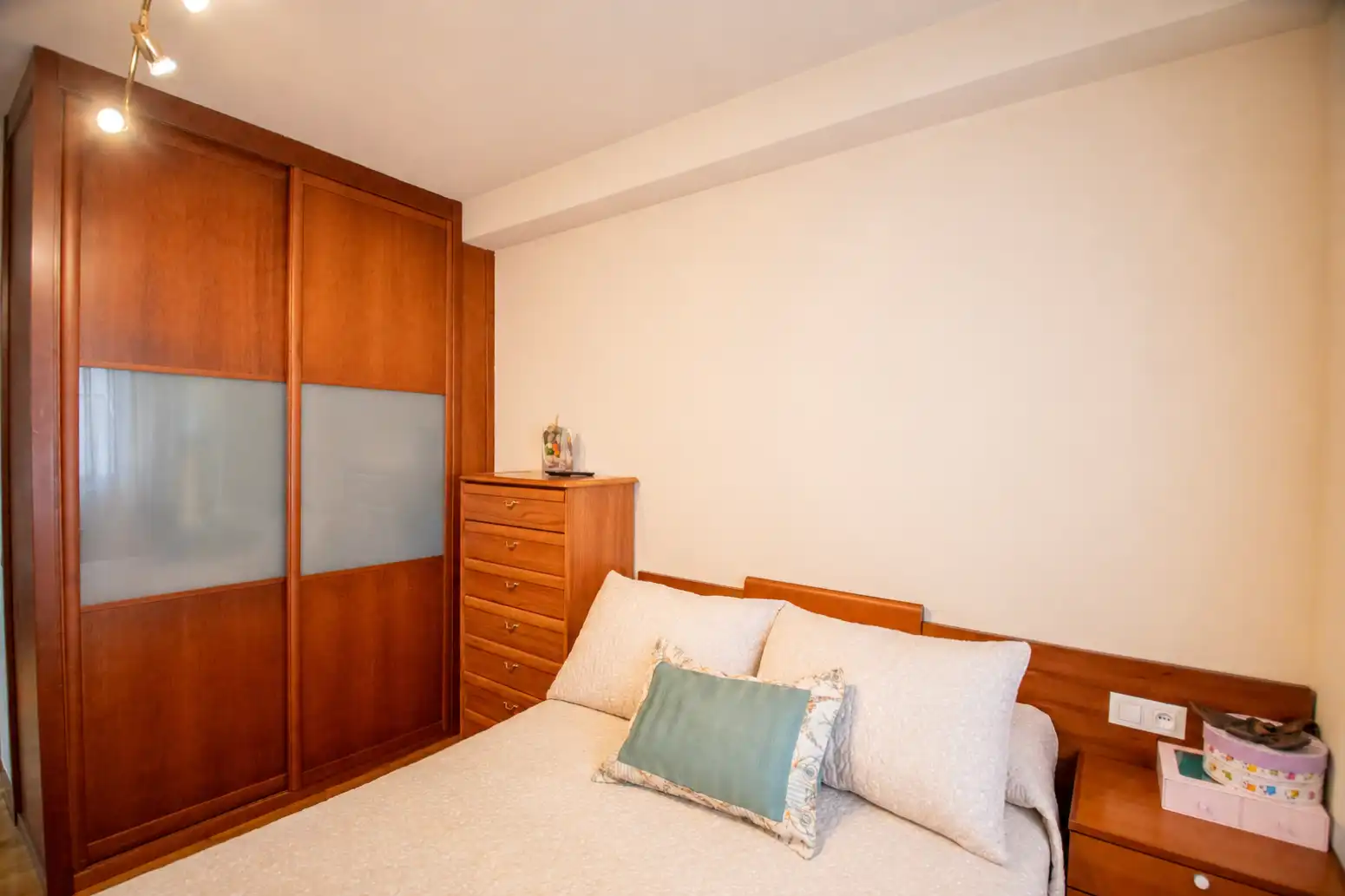 Habitación de Piso en venta en Ribadesella con Calefacción, Parquet y Trastero