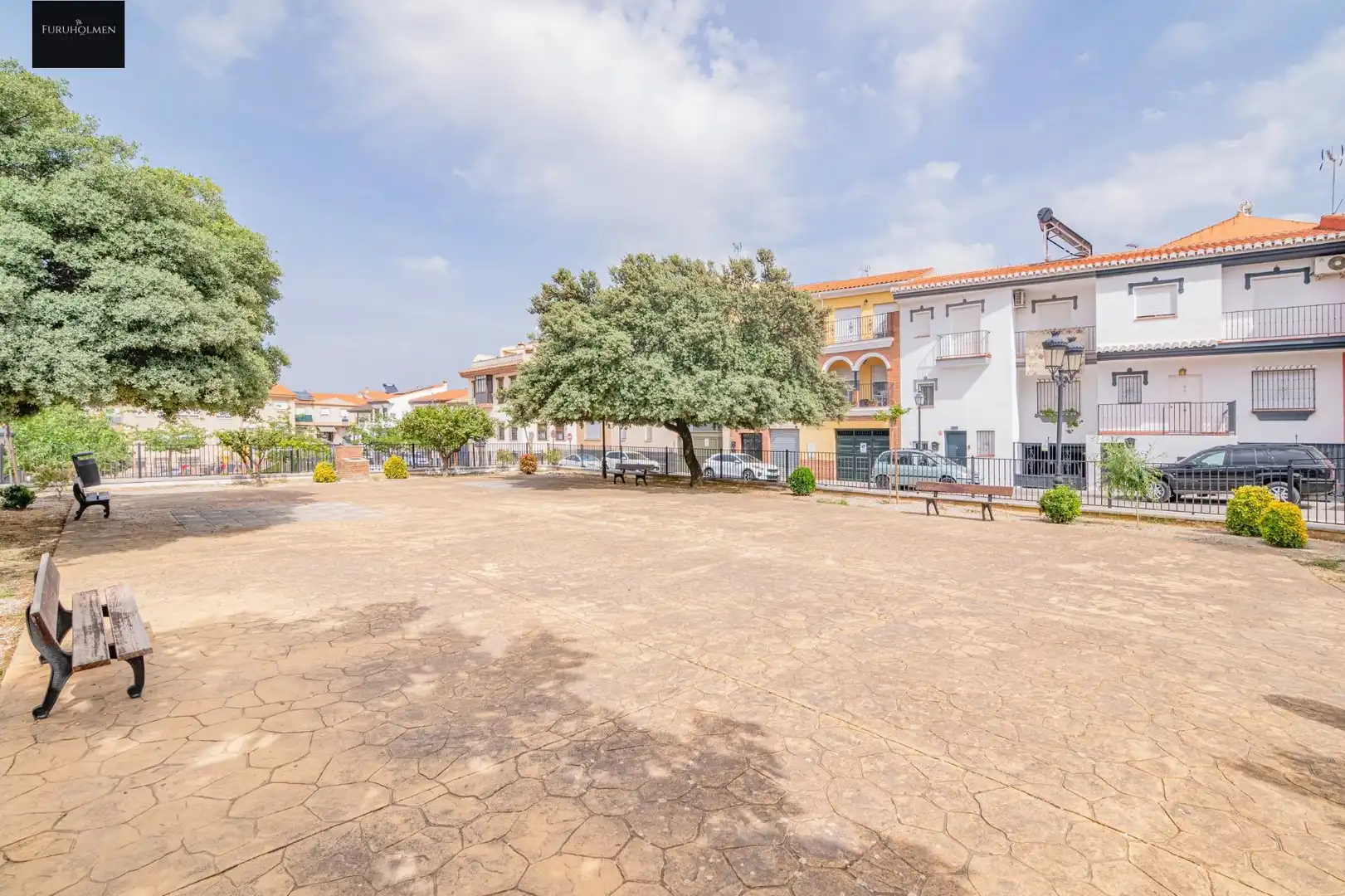 Vista exterior de Casa adosada en venda en Las Gabias amb Balcó