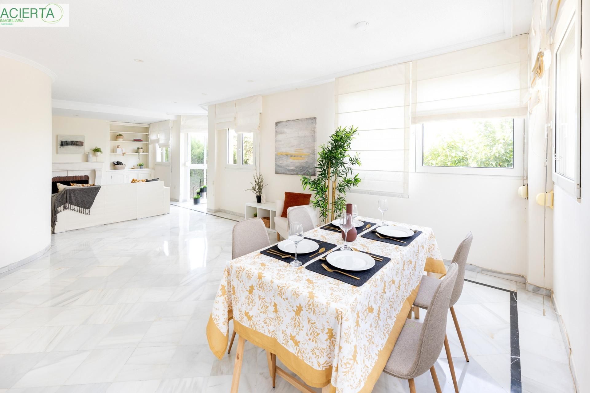 Dining room of House or chalet for sale in  Granada Capital  with Air Conditioner, Heating and Private garden