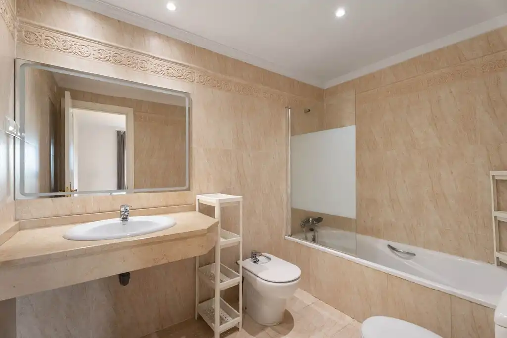 Bajo con piscina en venta en Elviria - Cabopino, imagen 19