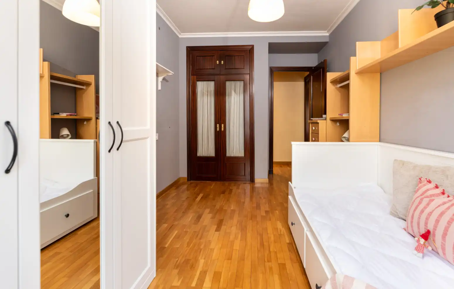 Habitación de Piso en venta en Oviedo  con Calefacción, Parquet y Trastero