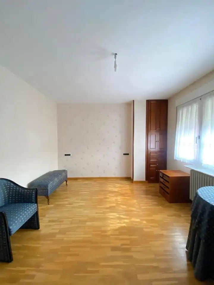 Dormitori de Casa o xalet en venda en Sariegos amb Calefacció i Parquet