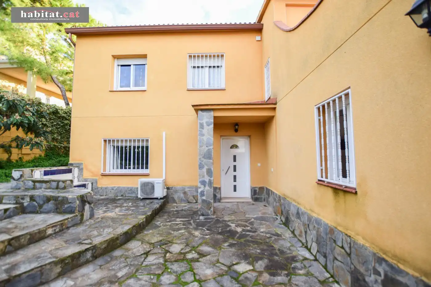 Vista exterior de Casa o xalet en venda en Sant Pere de Ribes amb Aire condicionat, Calefacció i Jardí privat