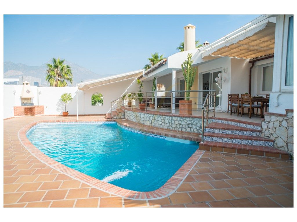 Swimming pool of House or chalet for sale in Benalmádena