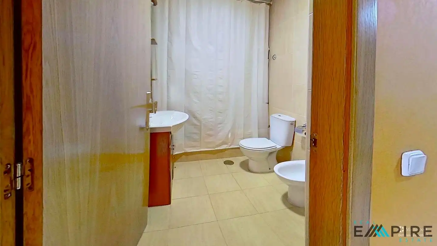 Badezimmer von Erdgeschoss zum Verkauf in Parla mit Heizung, Terrasse und Abstellraum