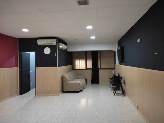 Local comercial en Venta en Avinguda d'Amèrica en Bellvitge