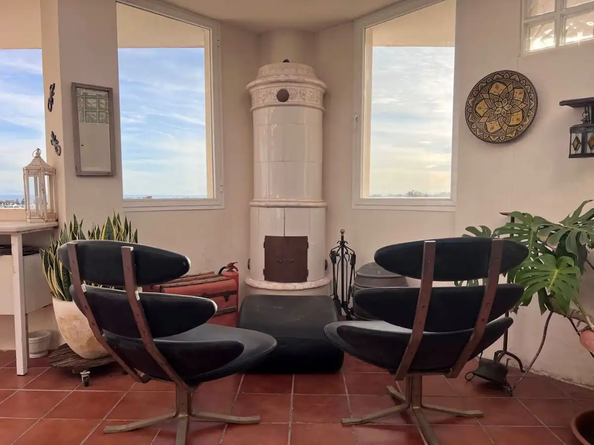 Sala d'estar de Dúplex de lloguer en Marbella amb Aire condicionat, Terrassa i Moblat