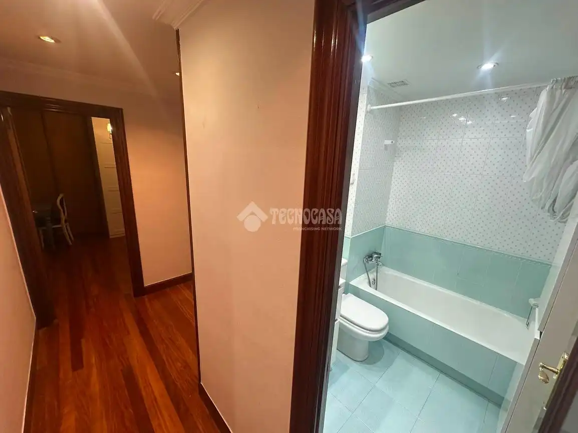 Bany de Dúplex en venda en Bilbao  amb Calefacció i Moblat