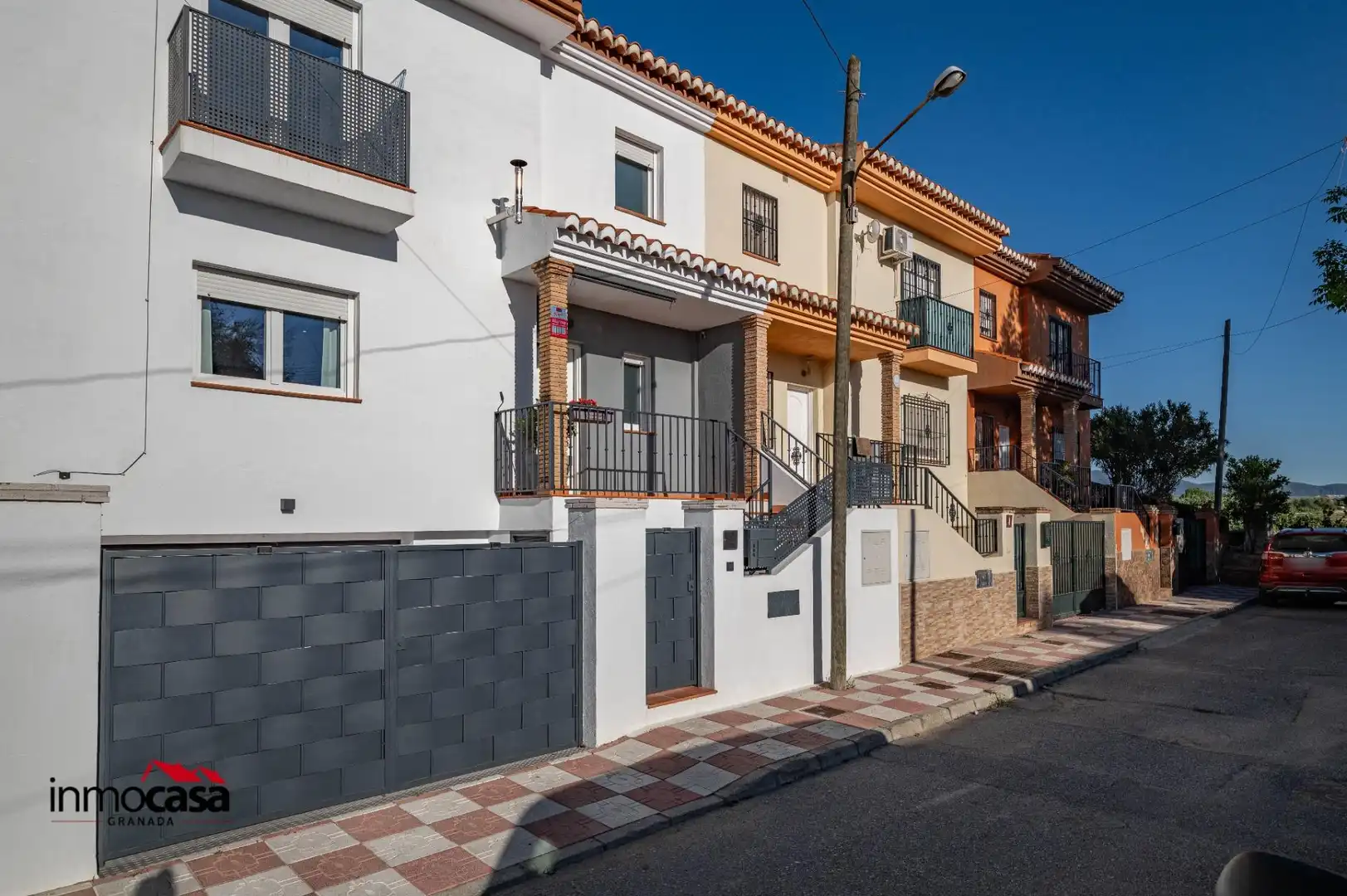 Vista exterior de Casa adosada en venta en Cúllar Vega