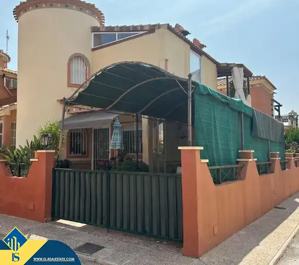 Chalet con piscina en venta en Orihuela Costa, imagen 3