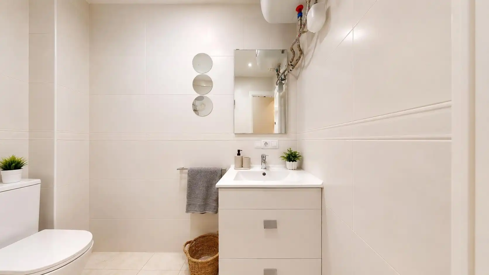Bany de Apartament de lloguer en Almería amb Moblat i Balcó