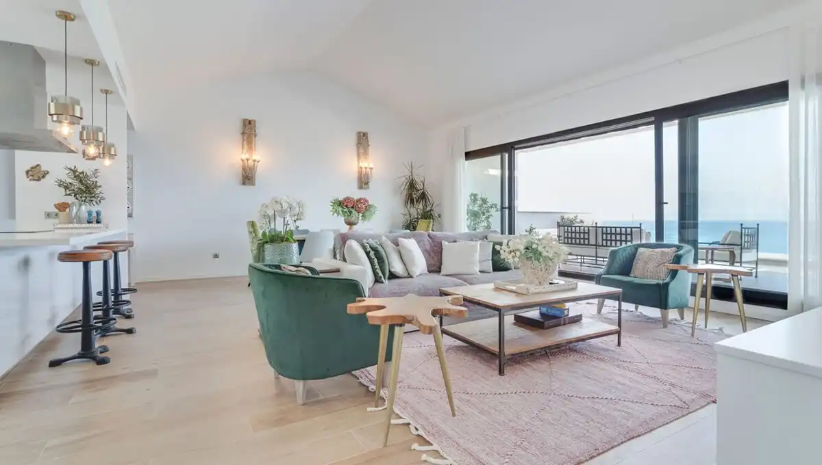 Sala de estar de Ático en venta en La Alcaidesa con Aire acondicionado, Calefacción y Jardín privado