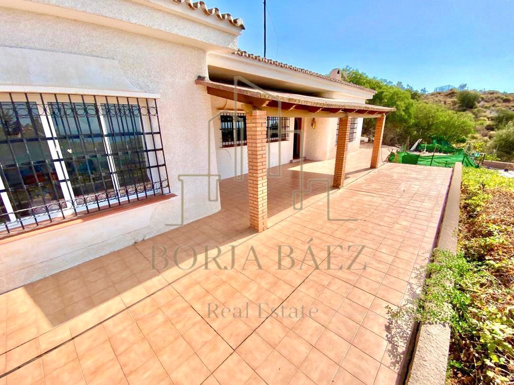 Vista exterior de Casa o xalet en venda en Vélez-Málaga amb Jardí privat i Terrassa