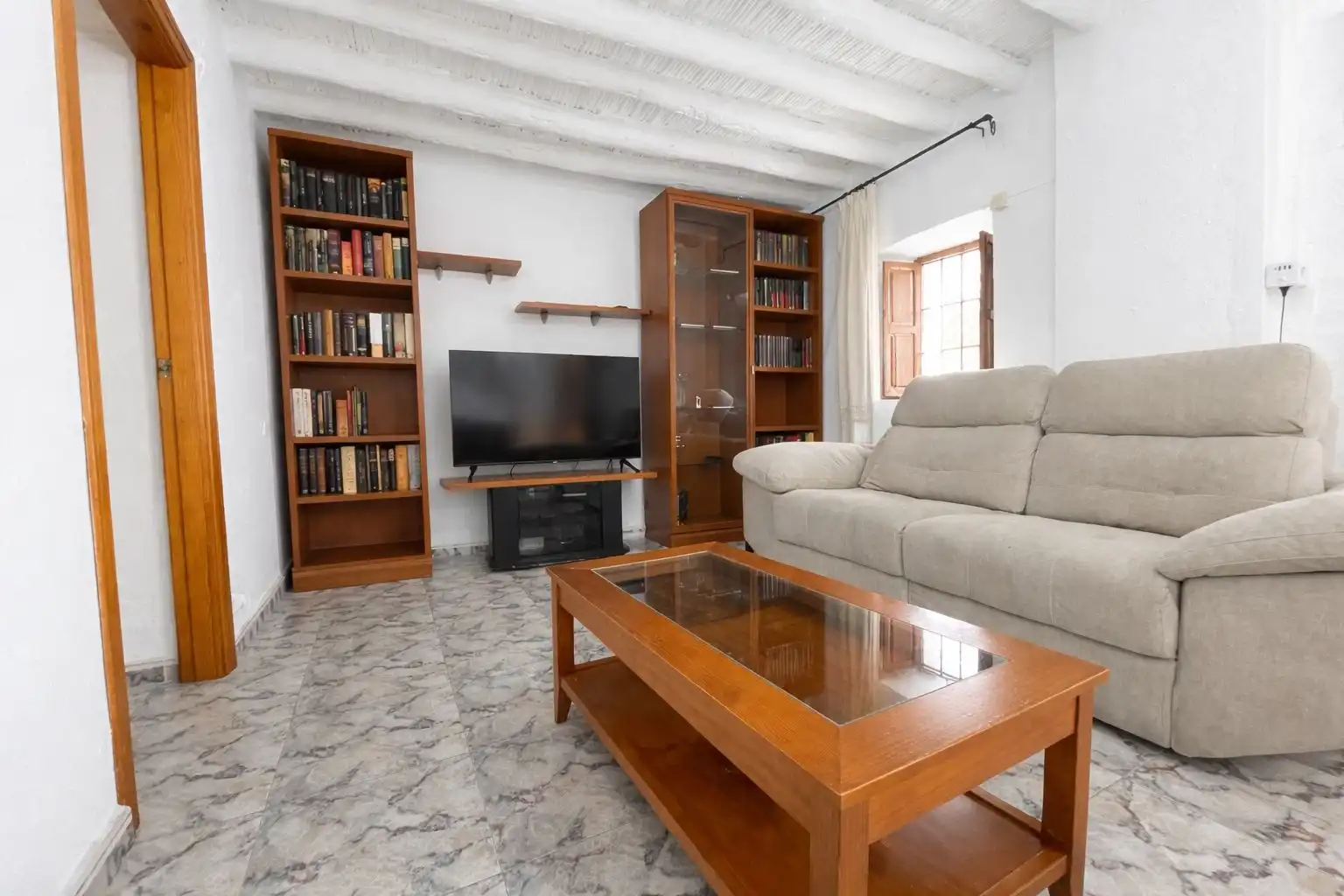 Sala d'estar de Casa o xalet en venda en Viñuela amb Moblat i Balcó