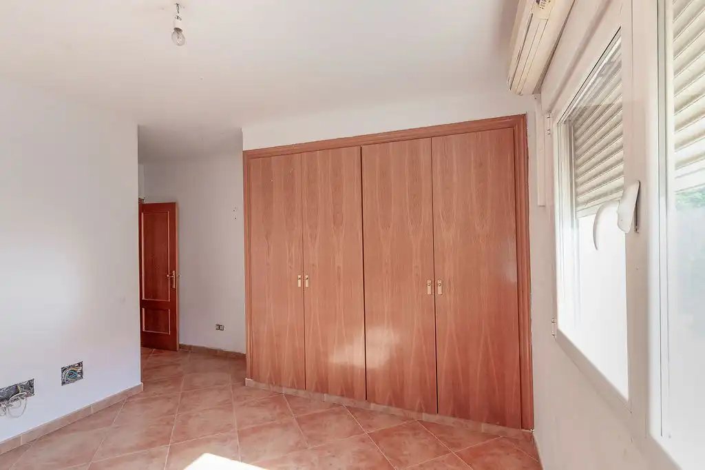 Casa aparellada amb piscina en venda a C/ Veguilla, imagen 16