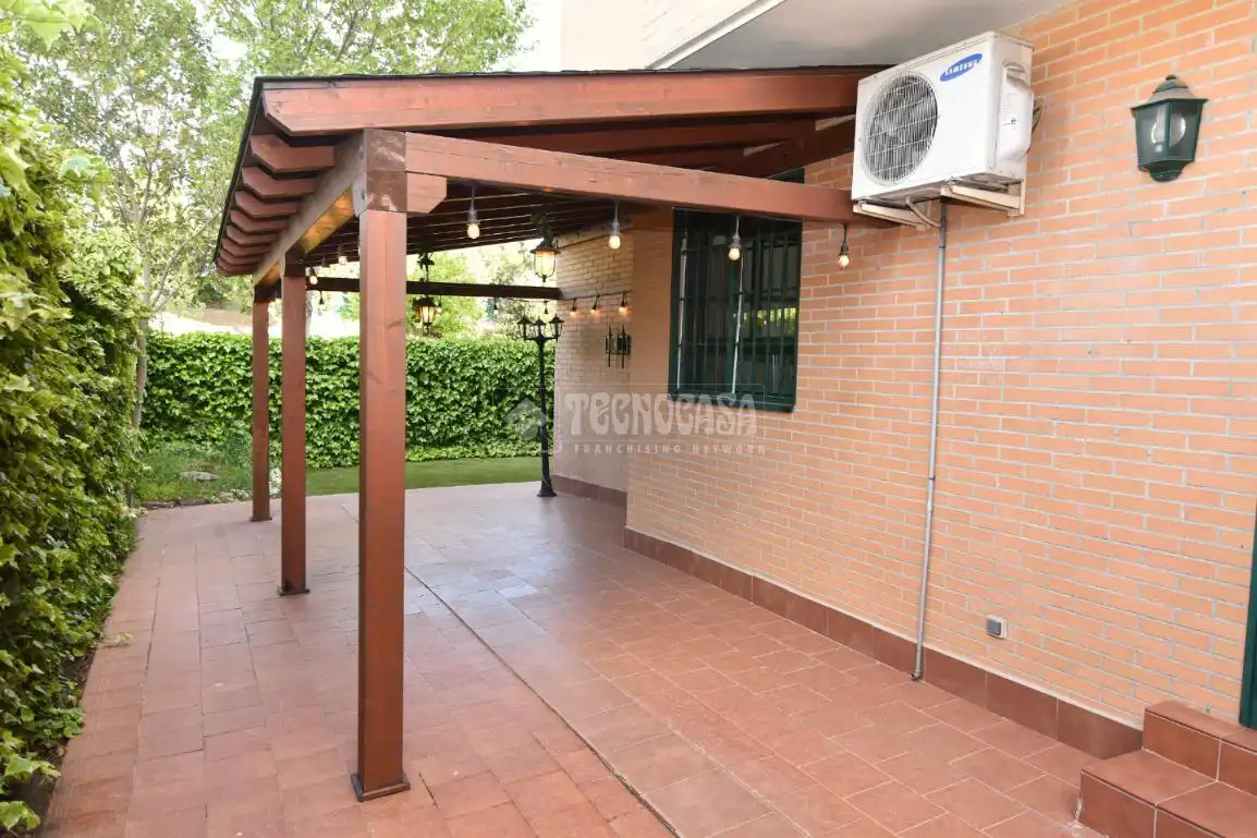 Terraza de Piso en venta en Boadilla del Monte con Jardín privado