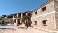 Vista exterior de Casa o xalet en venda en Elche / Elx amb Aire condicionat, Terrassa i Piscina