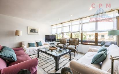 Sala d'estar de Pis de lloguer en  Madrid Capital amb Aire condicionat, Calefacció i Parquet