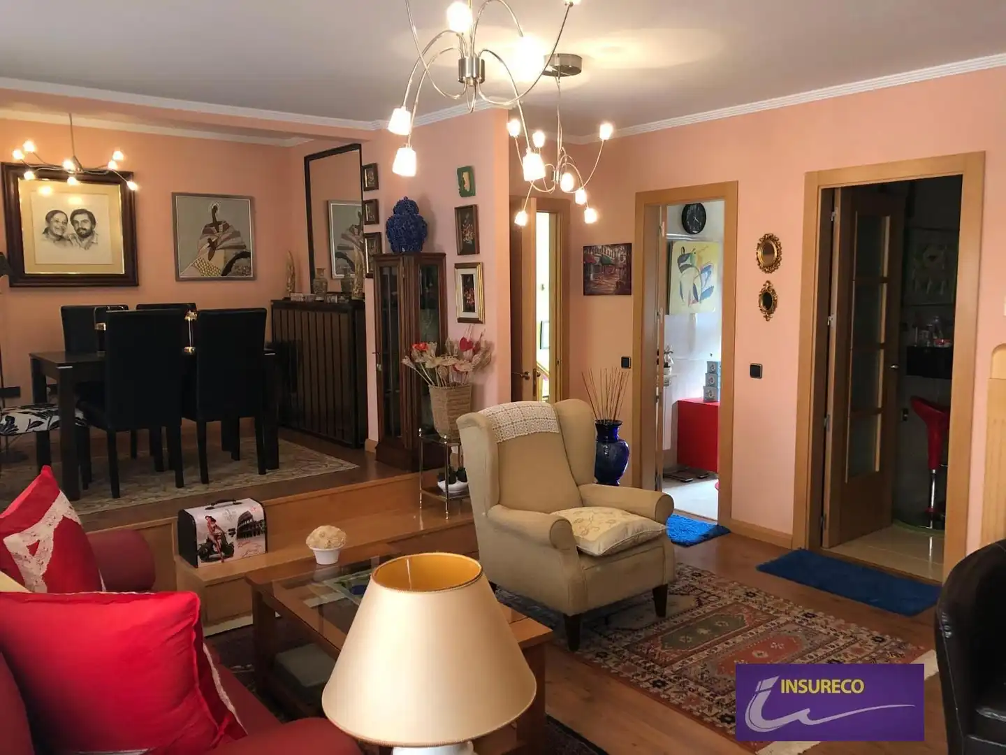 Sala d'estar de Casa o xalet en venda en León Capital  amb Calefacció, Jardí privat i Traster