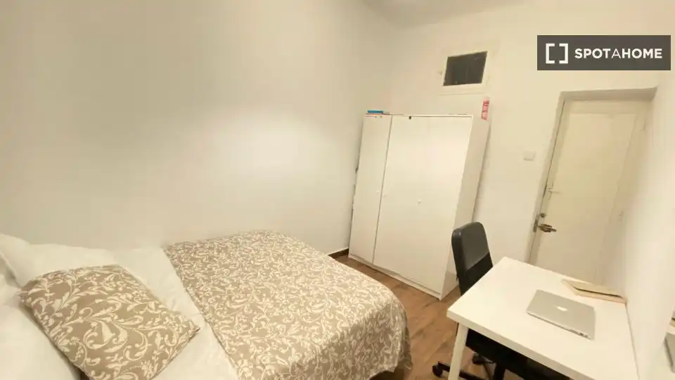 Bedroom of Flat for rent in Madrid  with Air Conditioner, Heating and Furnished