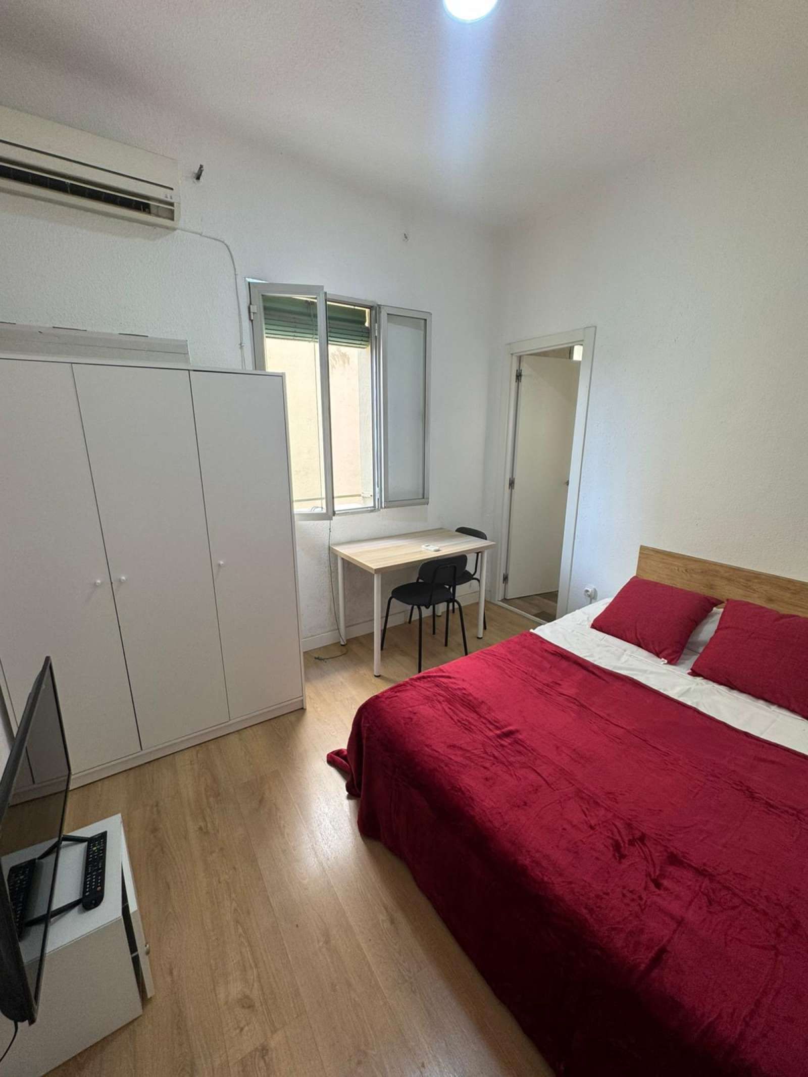 Bedroom of Flat to share in  Madrid Capital  with Air Conditioner, Heating and Terrace