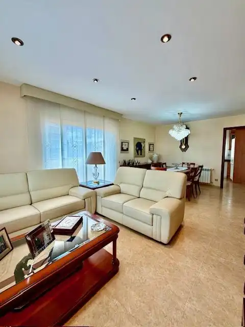 Sala de estar de Casa o chalet en venta en Banyeres del Penedès con Aire acondicionado, Calefacción y Terraza