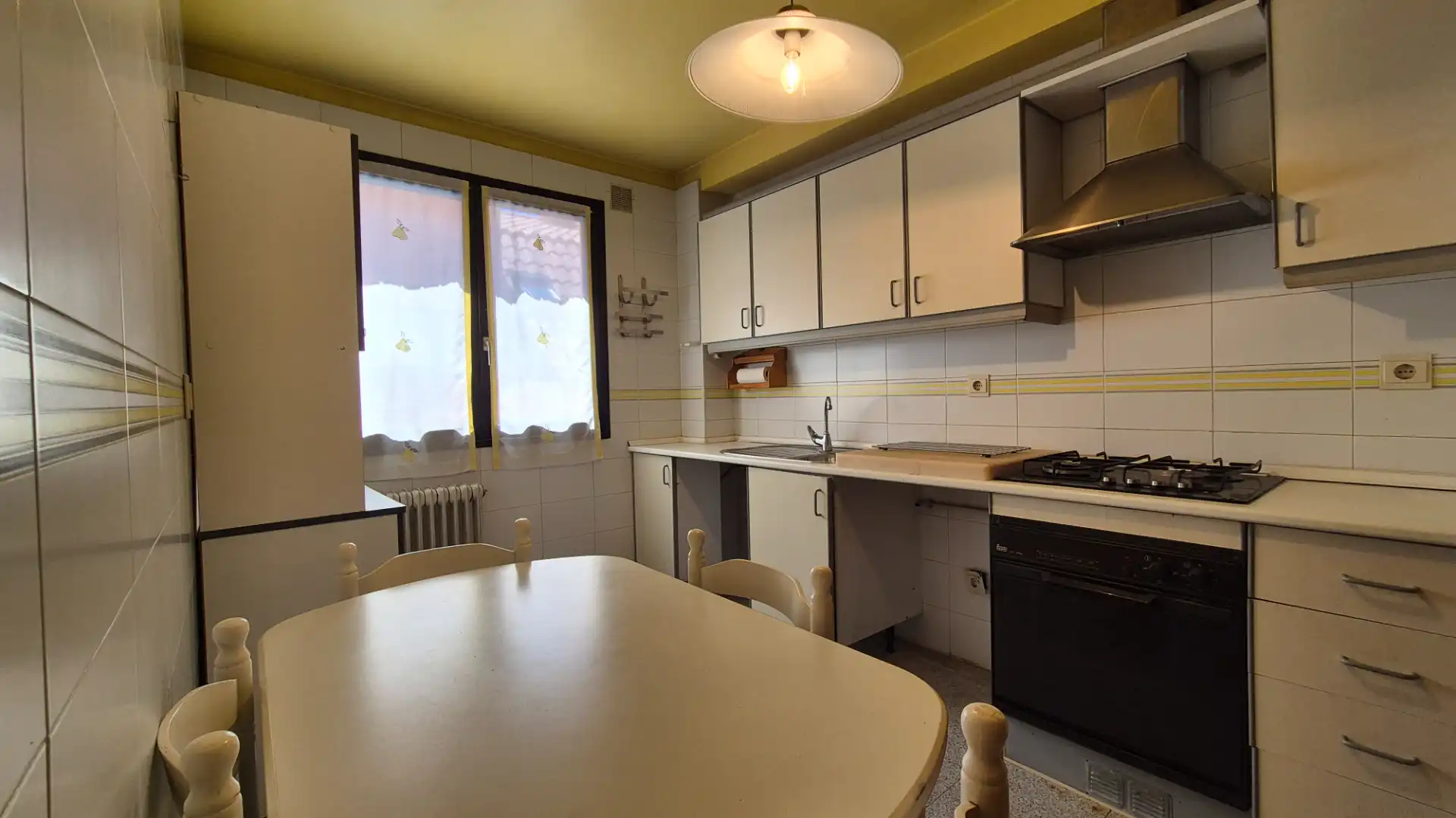 Cocina de Dúplex en venta en Oviedo  con Calefacción, Parquet y Trastero