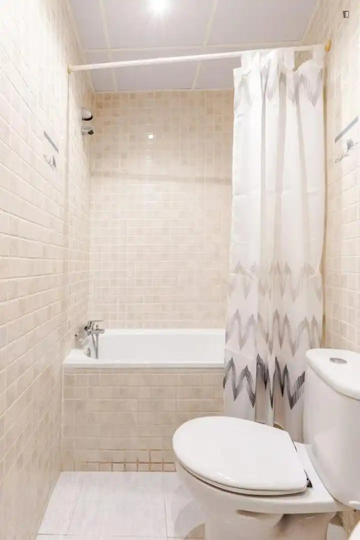 Bany de Casa o xalet de lloguer en Madrid amb Moblat, Forn i Rentadora