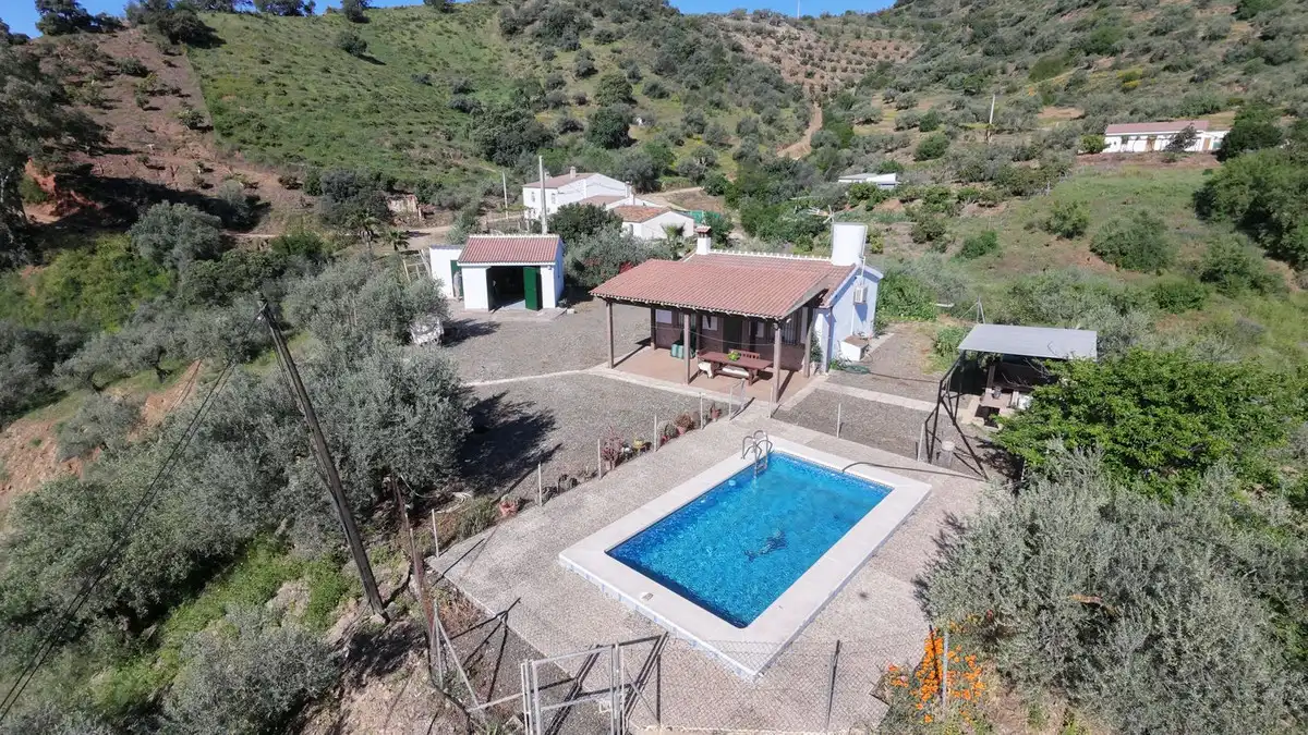 Vista exterior de Finca rústica en venda en Málaga amb Aire condicionat, Traster i Piscina