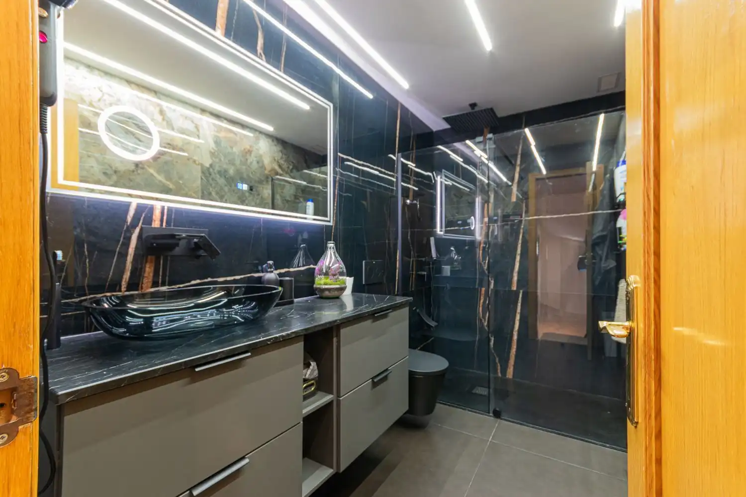 Bathroom of Houses for sale in Fuenlabrada  with Air Conditioner, Heating and Storage room