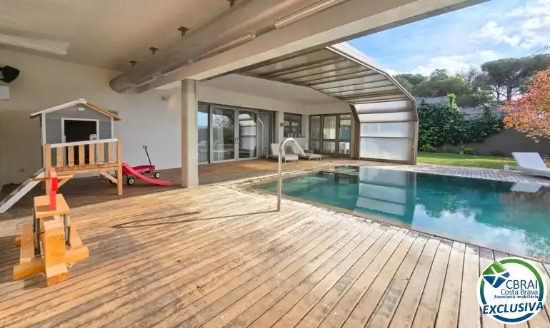 Piscina de Casa o xalet en venda en La Jonquera amb Aire condicionat, Calefacció i Jardí privat