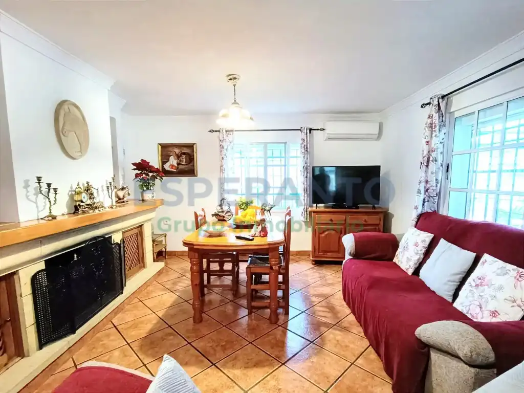 Sala d'estar de Finca rústica en venda en Vélez-Málaga amb Aire condicionat, Jardí privat i Traster