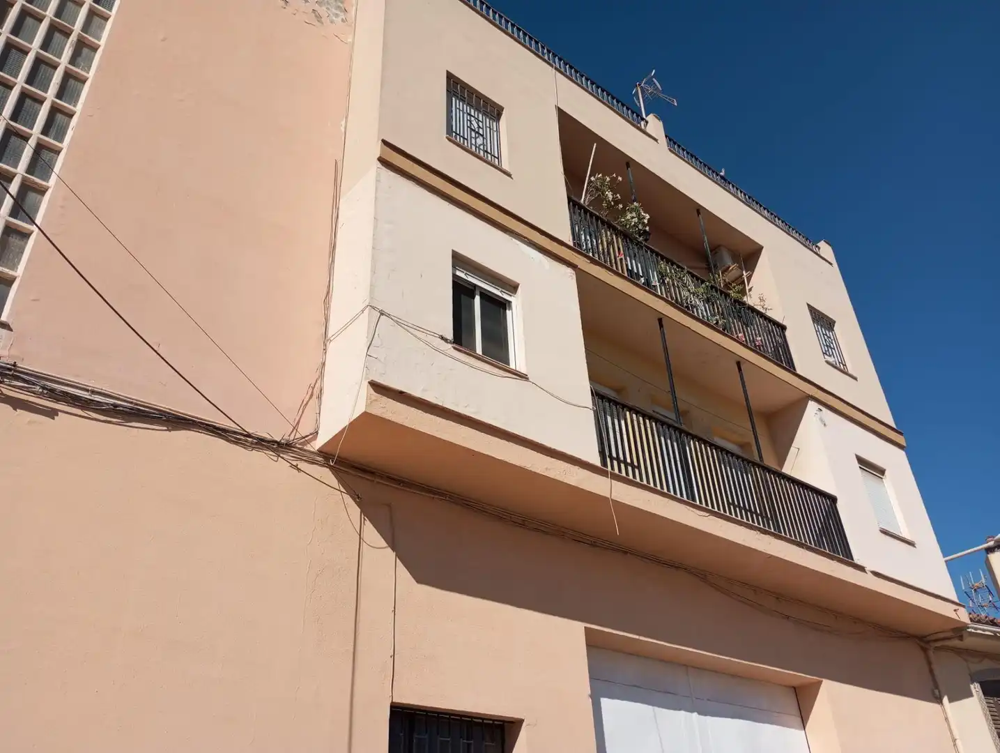 Außenansicht von Wohnung zum Verkauf in Algeciras mit Terrasse und Balkon