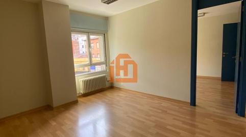 Foto 4 de Oficina de lloguer a Doctor Fleming, Crucero, León