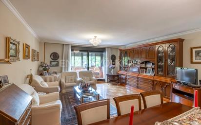 Living room of Apartment for sale in Pozuelo de Alarcón  with Air Conditioner, Heating and Terrace