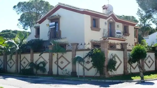 Casa amb piscina en venda a Estepona Pueblo