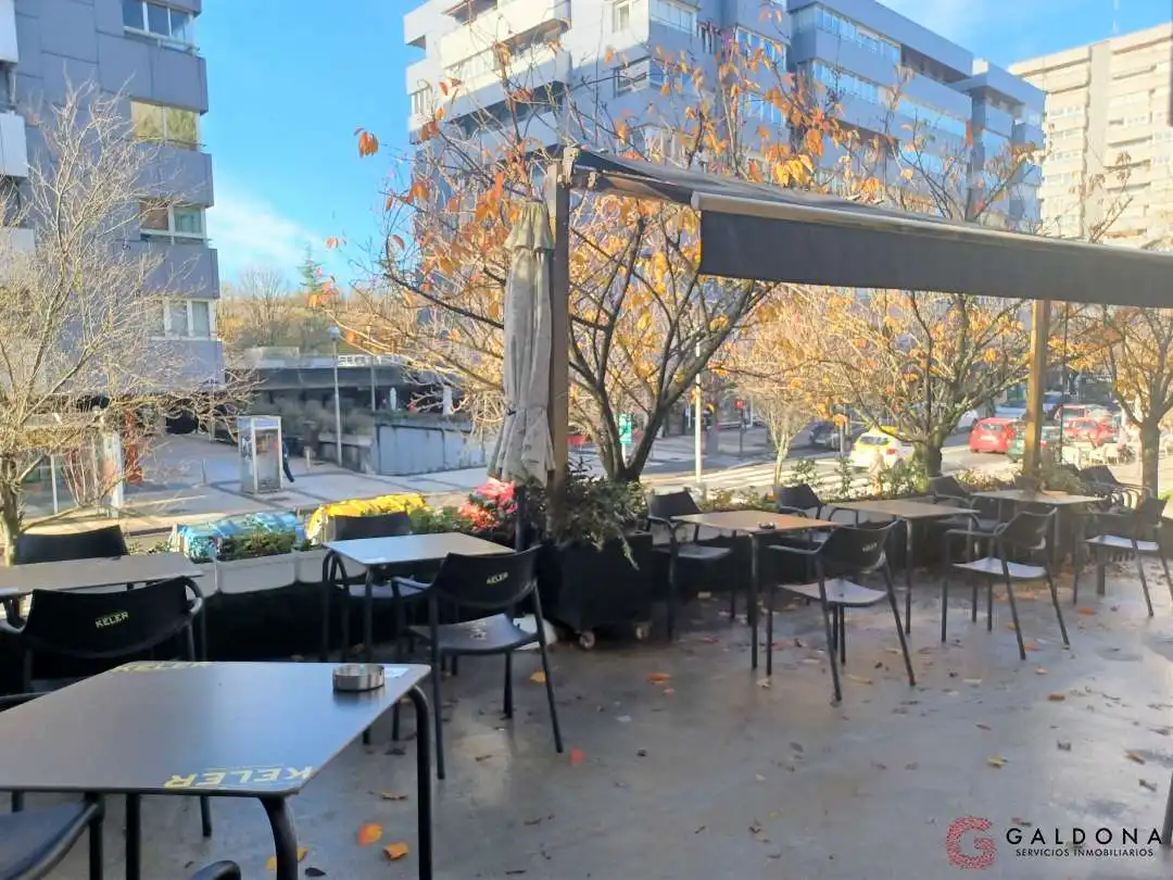 Terrassa de Local en venda en Donostia - San Sebastián  amb Aire condicionat