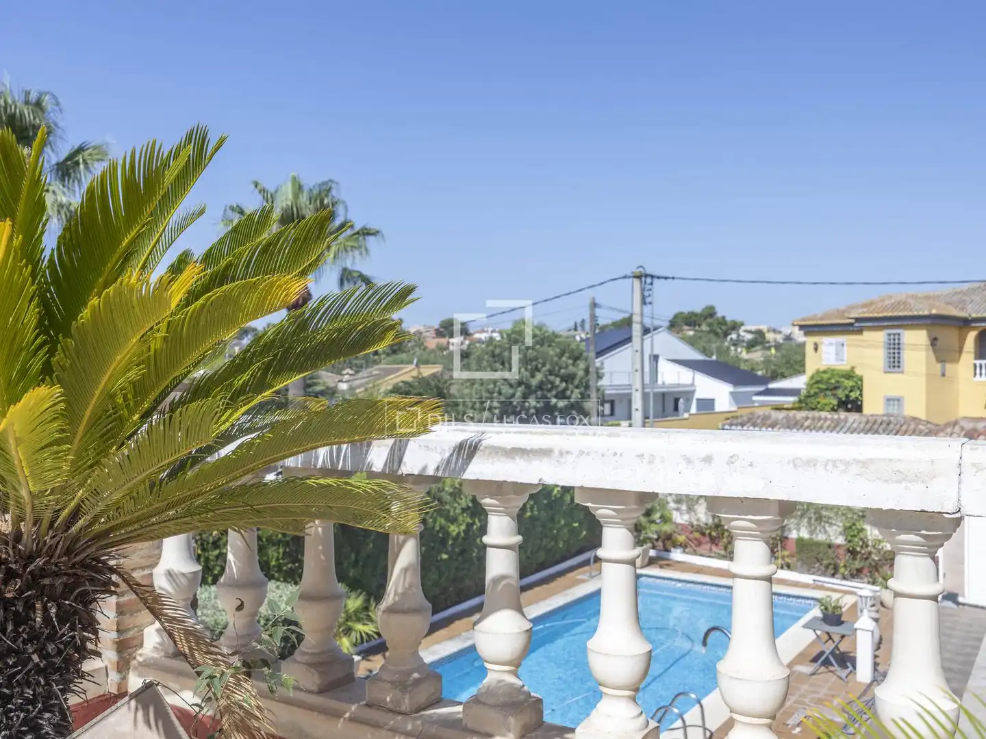 Exterior view of Houses for sale in La Pobla de Vallbona  with Air Conditioner, Heating and Private garden