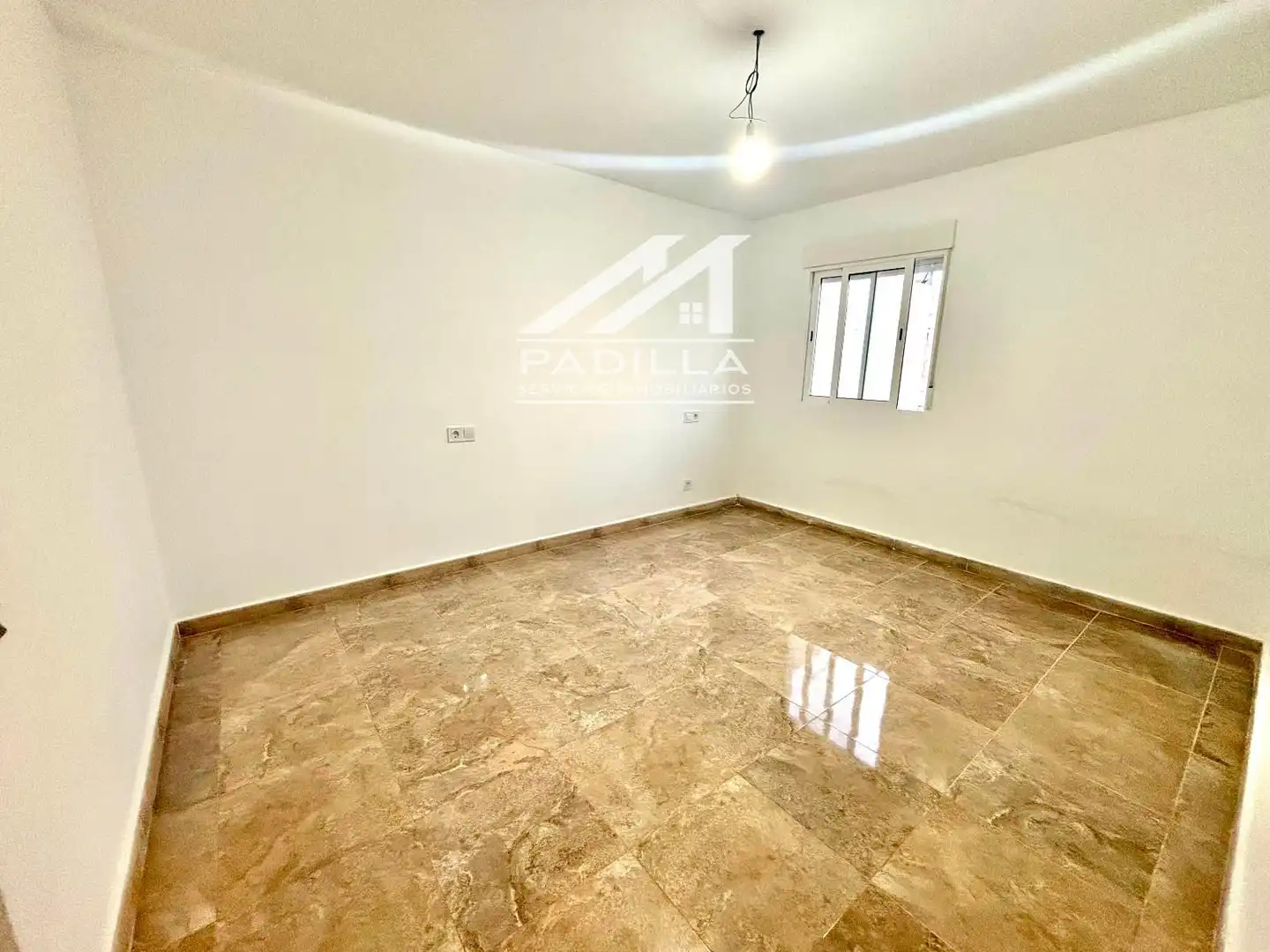 Habitación de Casa adosada en venta en El Viso de San Juan con Calefacción