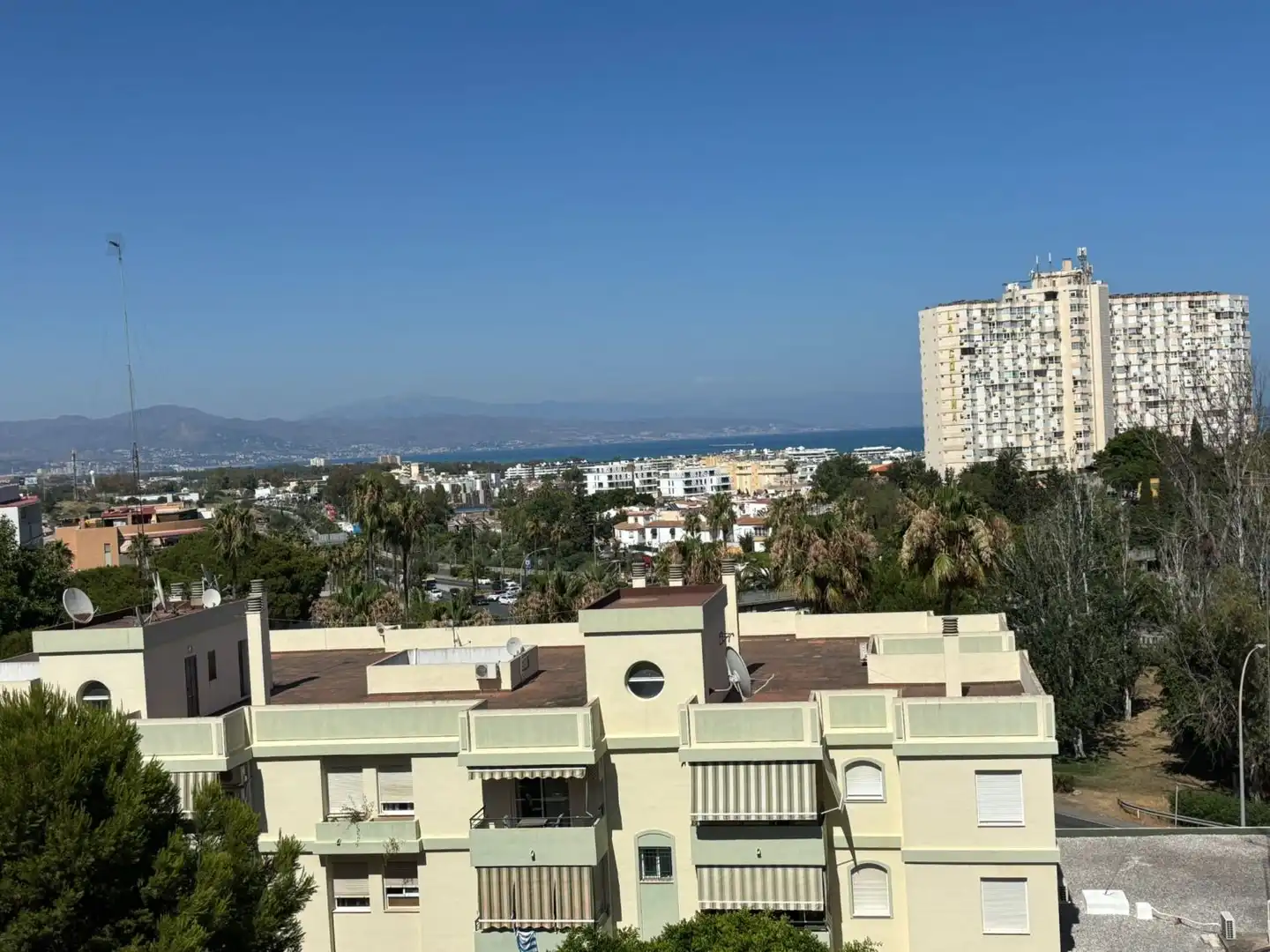 Vista exterior de Piso en venta en Torremolinos con Terraza