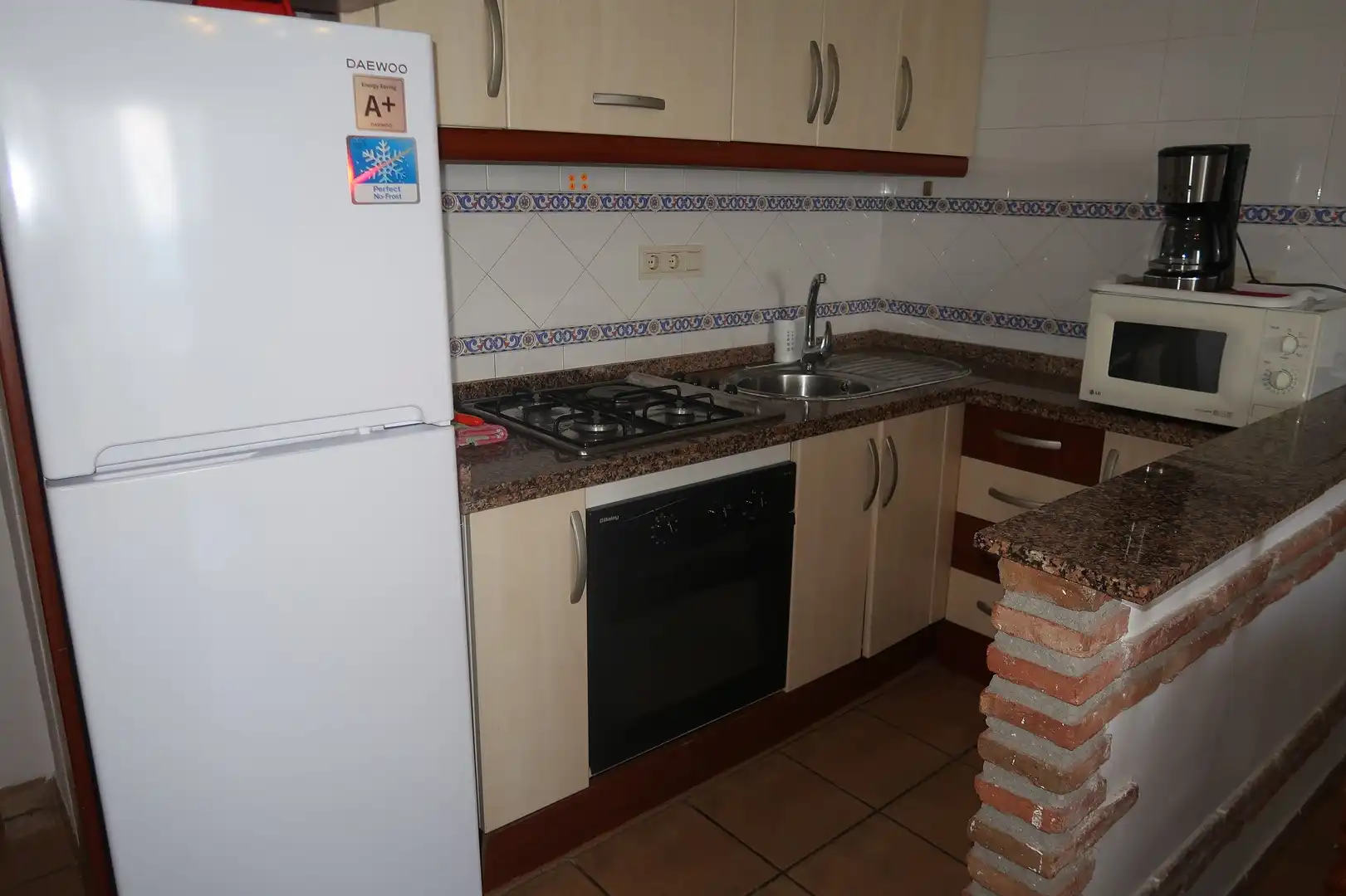 Cocina de Apartamento de alquiler en Almuñécar con Terraza, Amueblado y Horno