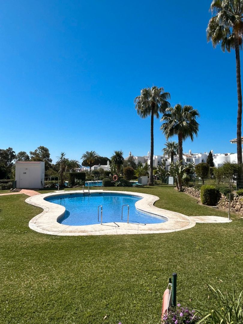 Jardí de Casa adosada en venda en Mijas amb Aire condicionat, Terrassa i Piscina comunitària