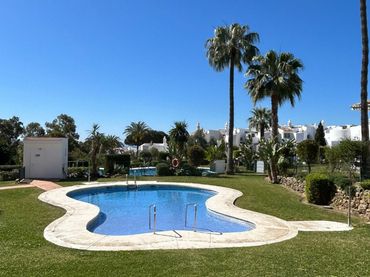 Maison mitoyenne avec piscine à vendre à Calahonda