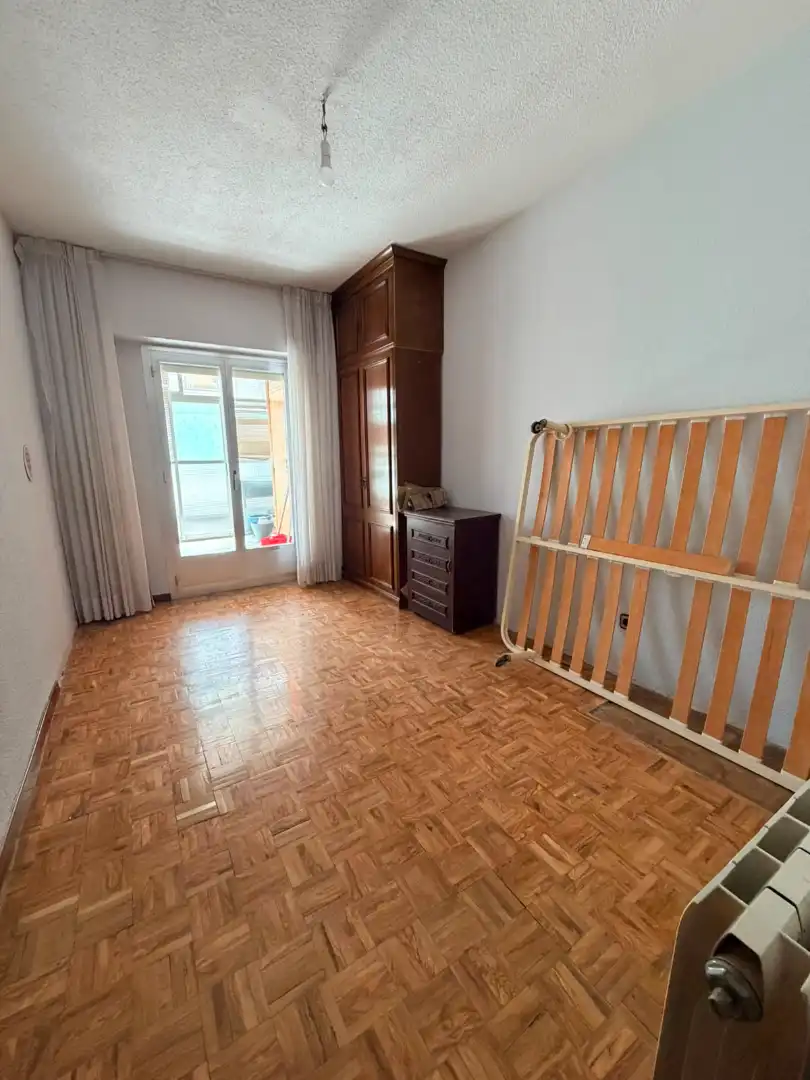 Habitación de Piso en venta en Madrid con Calefacción, Terraza y Balcón
