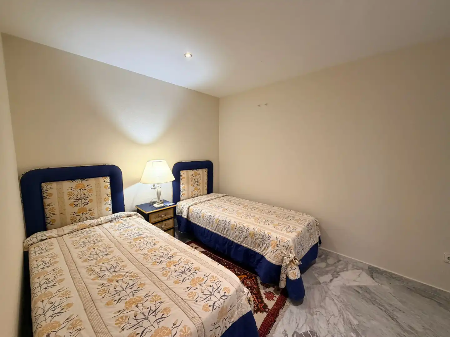 Bedroom of Flat for rent in Marbella  with Air Conditioner, Terrace and Storage room