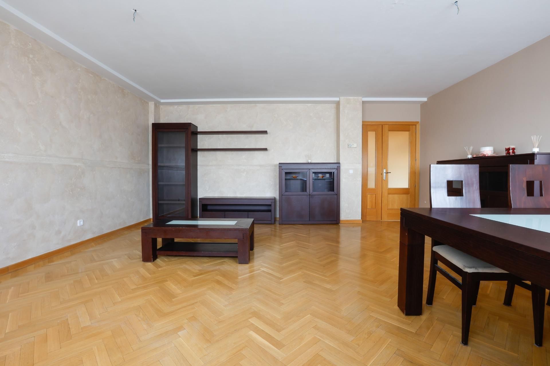 Sala d'estar de Àtic en venda en Valdemoro amb Calefacció, Jardí privat i Parquet