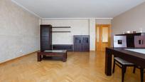 Sala d'estar de Àtic en venda en Valdemoro amb Calefacció, Jardí privat i Parquet